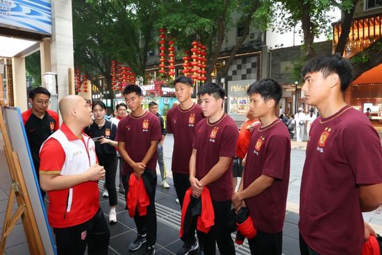 柳岩依旧负责性感，饰演花想容，魅惑众生却让人心碎